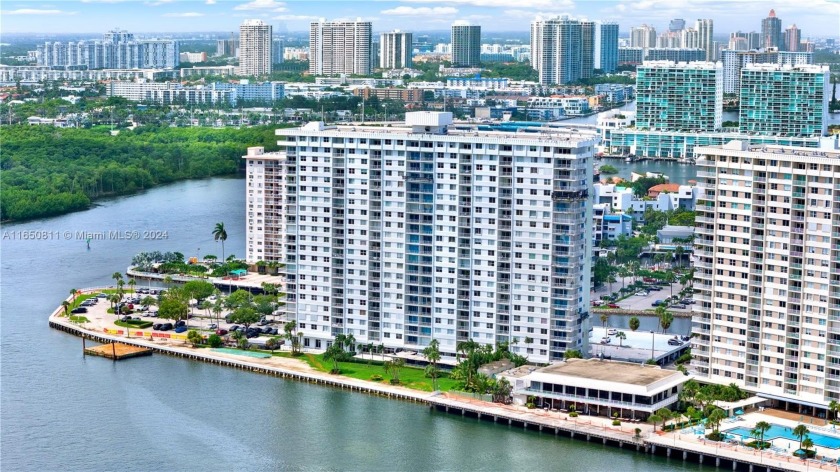 WOW! CORNER UNIT this is a true gem! Featuring 2 bedrooms and 2 - Beach Condo for sale in Sunny Isles Beach, Florida on Beachhouse.com