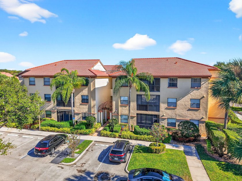 Rare first-floor, immaculate condo in desirable Platina's - - Beach Condo for sale in Boynton Beach, Florida on Beachhouse.com