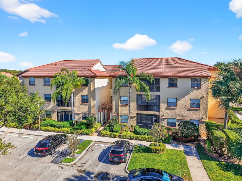 Rare first-floor, immaculate condo in desirable Platina's - - Beach Condo for sale in Boynton Beach, Florida on Beachhouse.com