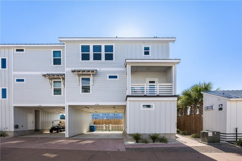 Gorgeous 4 bedroom townhome with water view in town! This 3 - Beach Townhome/Townhouse for sale in Port Aransas, Texas on Beachhouse.com