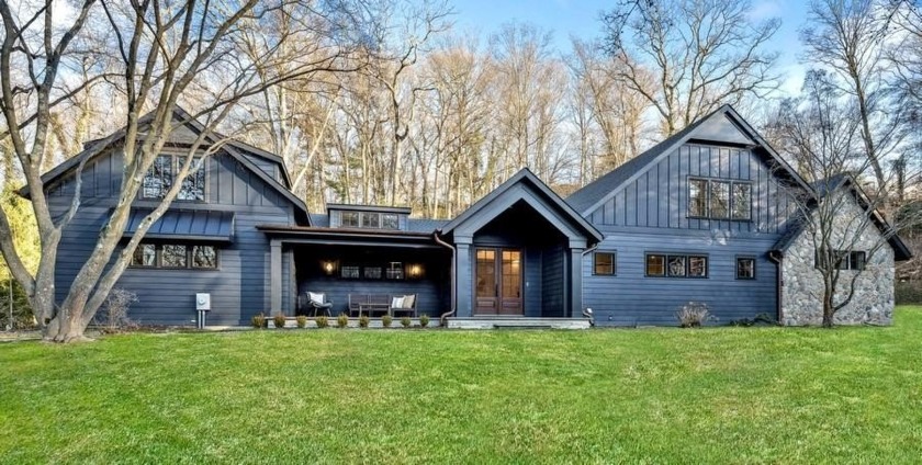 Absolutely gorgeous custom renovated and expanded Farm Ranch - Beach Home for sale in Centerport, New York on Beachhouse.com