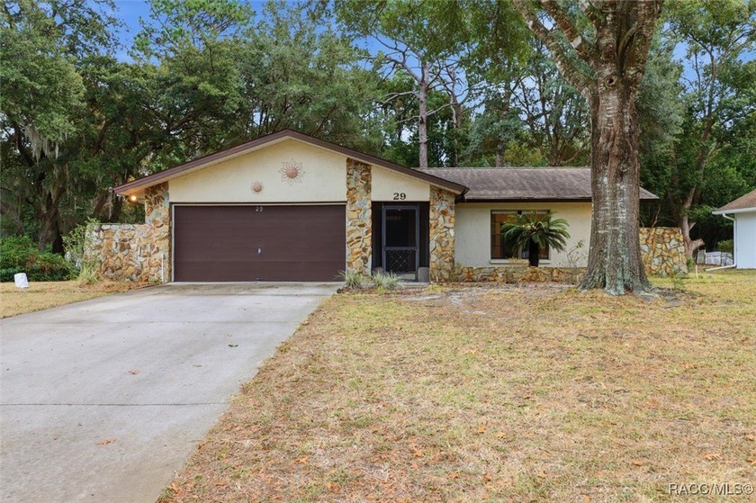 Welcome to this well-maintained home nestled in the desirable - Beach Home for sale in Homosassa, Florida on Beachhouse.com