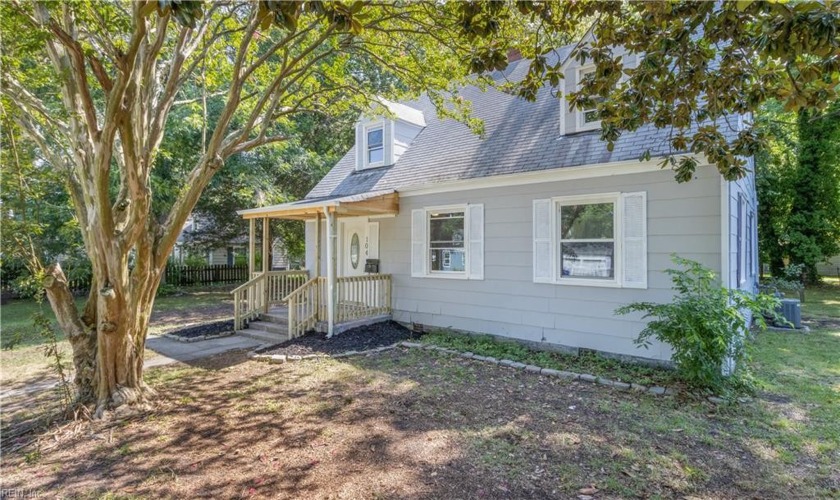 Welcome home! This beautifully renovated home is conveniently - Beach Home for sale in Portsmouth, Virginia on Beachhouse.com