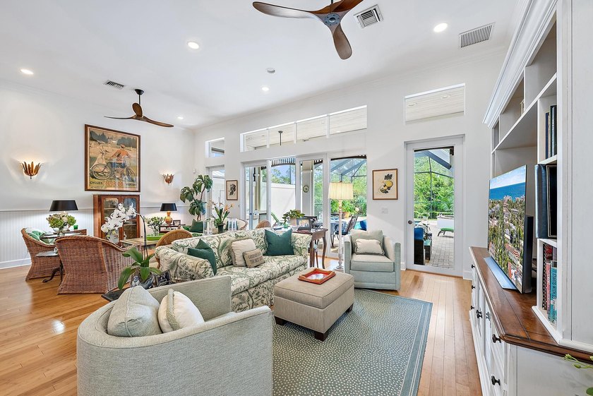 Very well maintained 4/4 courtyard pool home in the prestigious - Beach Home for sale in Hobe Sound, Florida on Beachhouse.com