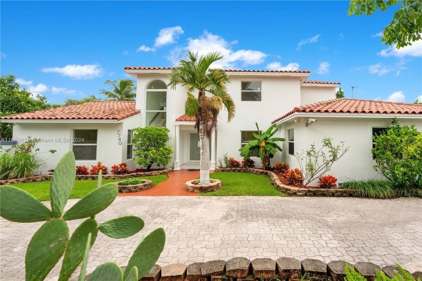 Beautifully renovated single-family home located in the heart of - Beach Home for sale in Palmetto Bay, Florida on Beachhouse.com