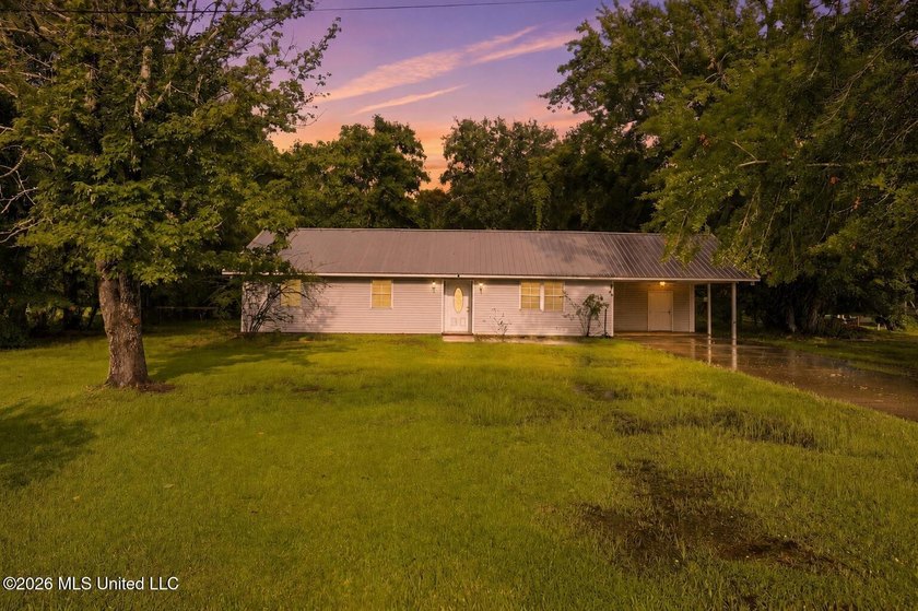 Welcome to 867 1/2 Washington Ave in the heart of Bay St. Louis! - Beach Home for sale in Bay Saint Louis, Mississippi on Beachhouse.com