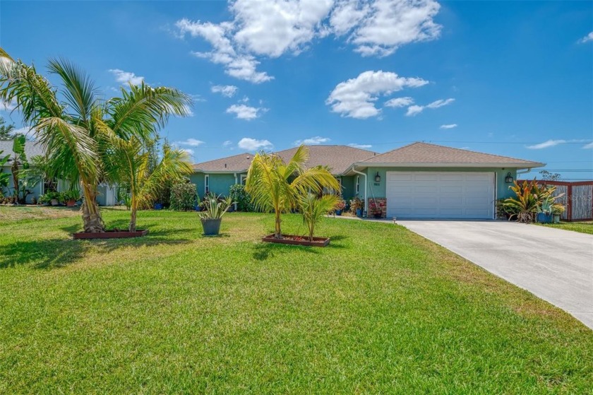 HUGE PRICE IMPROVEMENT! SELLER SAYS SELL! GORGEOUSLY UPDATED - Beach Home for sale in Englewood, Florida on Beachhouse.com