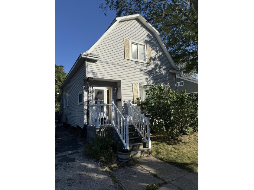 Welcome to 1636 Franklin, a well kept 3 bed, 1 bath home that - Beach Home for sale in Muskegon, Michigan on Beachhouse.com