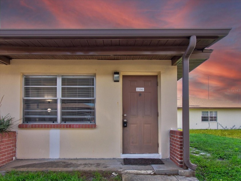 Discover the charm of this sunny and adorable end unit at - Beach Condo for sale in Clearwater, Florida on Beachhouse.com