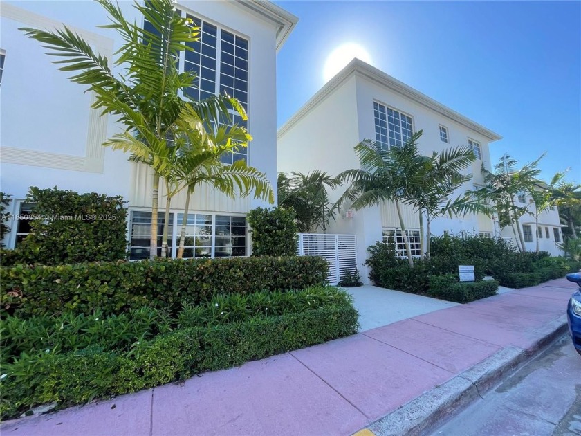 20 units Luxury Apartment building with newly renovated - Beach Commercial for sale in Miami Beach, Florida on Beachhouse.com