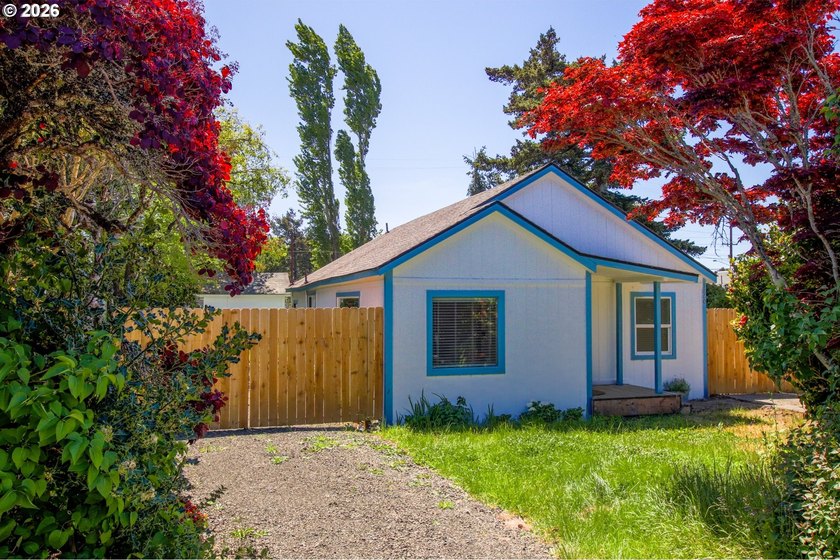 Welcome to this beautifully updated 3-bedroom, 2-bath home - Beach Home for sale in Florence, Oregon on Beachhouse.com