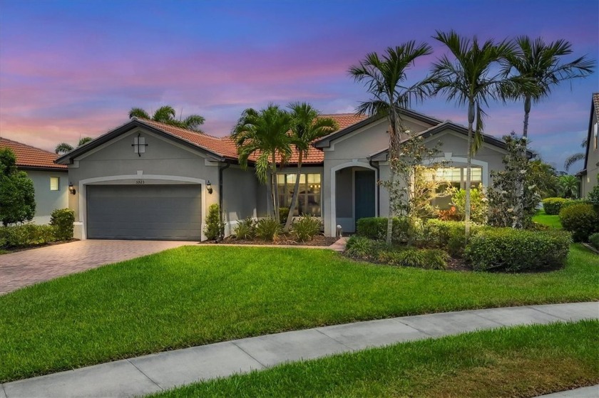 GREAT BUY ALERT!!  3 CAR GARAGE, FRESHLY PAINTED EXTERIOR, No - Beach Home for sale in Sarasota, Florida on Beachhouse.com