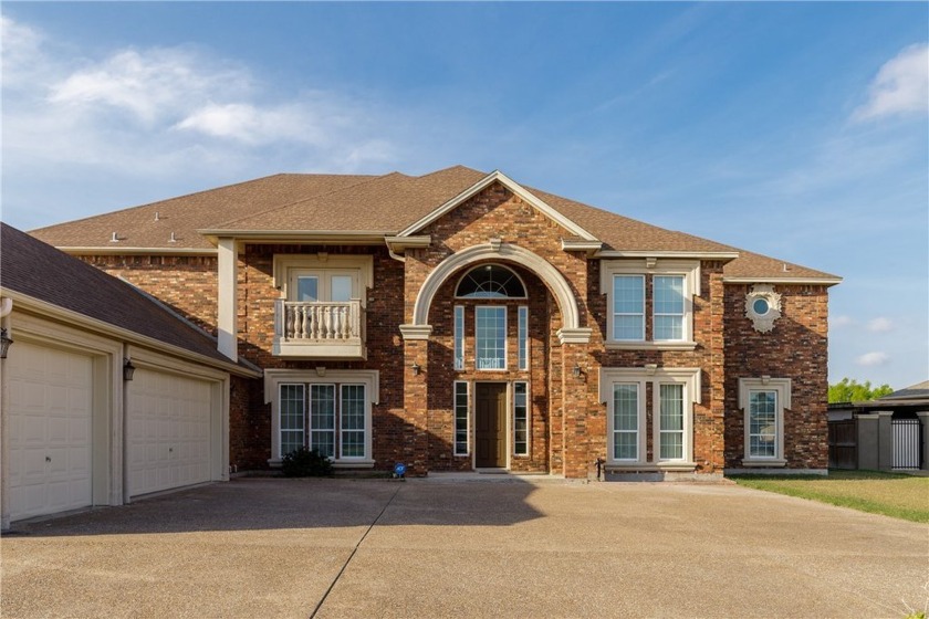 Presenting a stunning, newly remodeled home in the prestigious - Beach Home for sale in Corpus Christi, Texas on Beachhouse.com