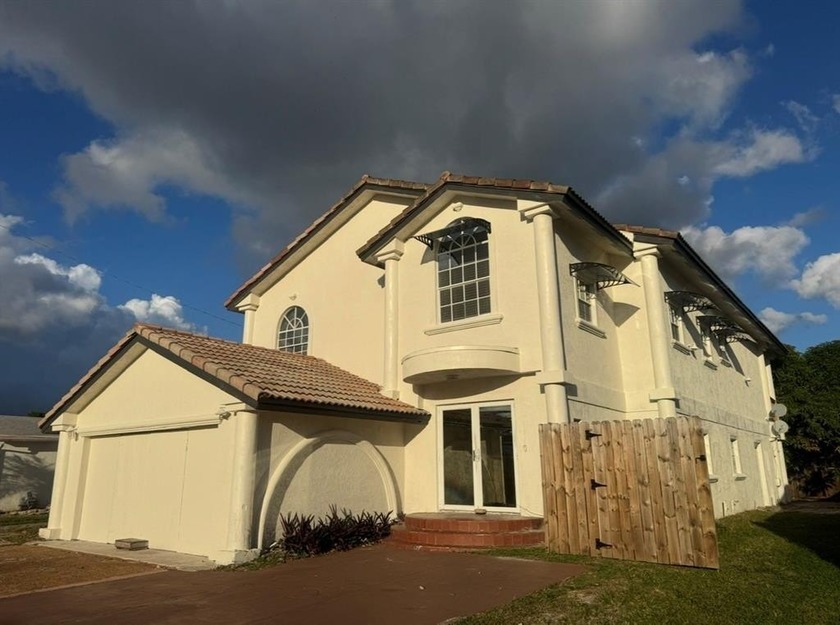 3,700 sq ft. ALMOST 4,000 sq ft!!!! Must see. 2-car garage - Beach Home for sale in Deerfield Beach, Florida on Beachhouse.com