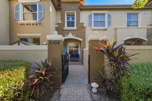 Spacious 3-bedroom, 2.5 bath unit built in 2006 with a - Beach Condo for sale in West Palm Beach, Florida on Beachhouse.com