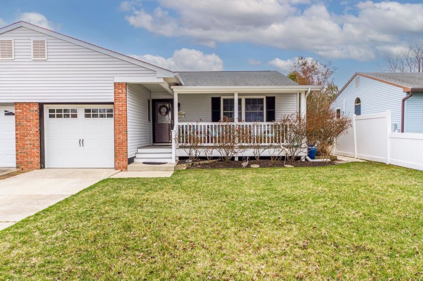 Pack your flip flops, this bright and cheery meticulously - Beach Home for sale in Cape May, New Jersey on Beachhouse.com