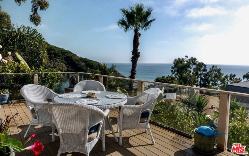 What a find! Check out this breathtaking, white-water view - Beach Home for sale in Pacific Palisades, California on Beachhouse.com