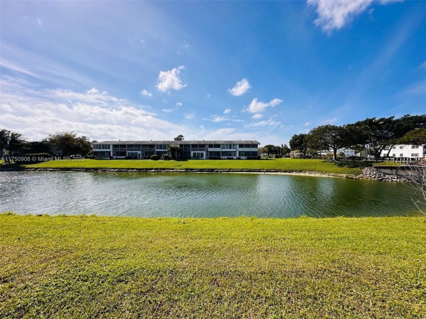 REDUCED for quick sale!! Resort style living, full service - Beach Condo for sale in West Palm Beach, Florida on Beachhouse.com