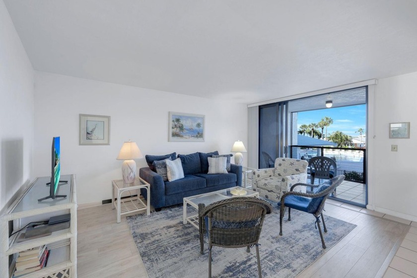 ATTENTION INVESTORS: RIVERSIDE CLUB ALLOWS DAILY RENTALS! Get - Beach Condo for sale in Marco Island, Florida on Beachhouse.com
