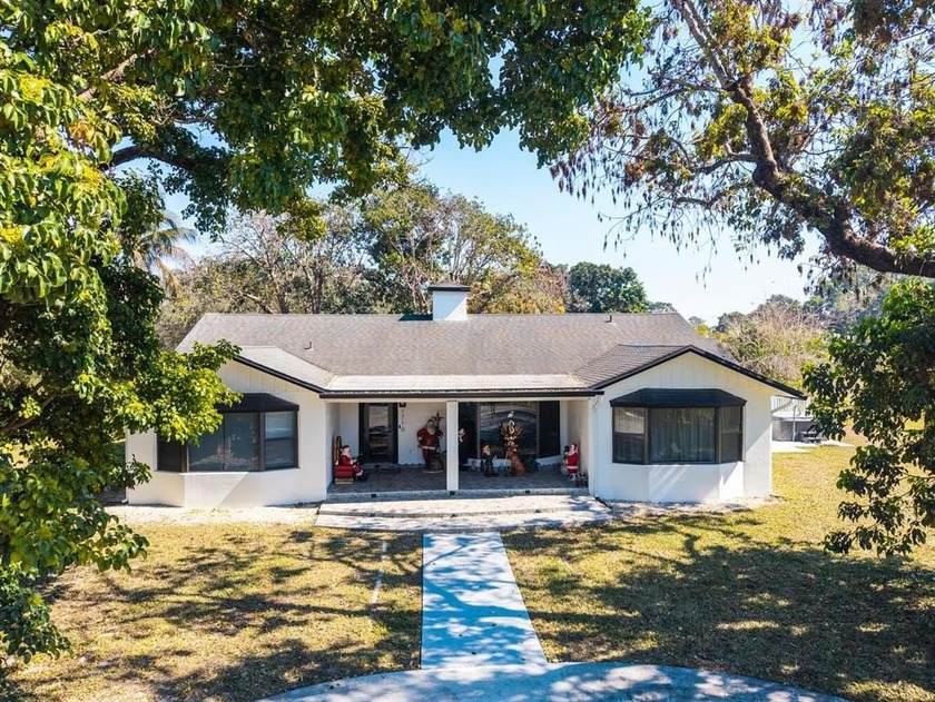 AWAY FROM IT ALL YET NEAR TO EVERYTHING! CROSS A SMALL BRIDGE TO - Beach Home for sale in Davie, Florida on Beachhouse.com