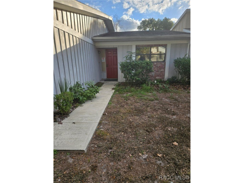 55 Chinaberry Circle is a charming single-family home located on - Beach Home for sale in Homosassa, Florida on Beachhouse.com