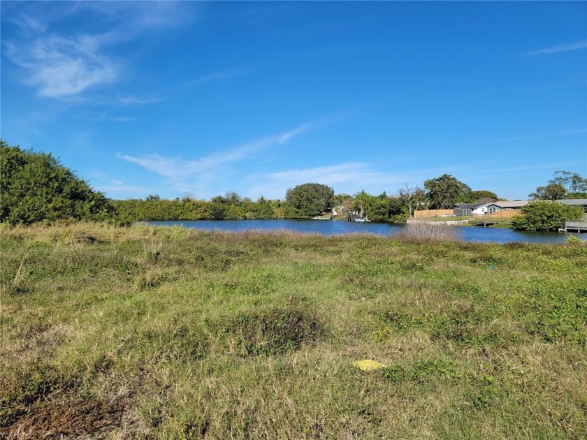 Waterfront vacant lot on Lake Conley. No HOA fees. The buildable - Beach Lot for sale in Holiday, Florida on Beachhouse.com