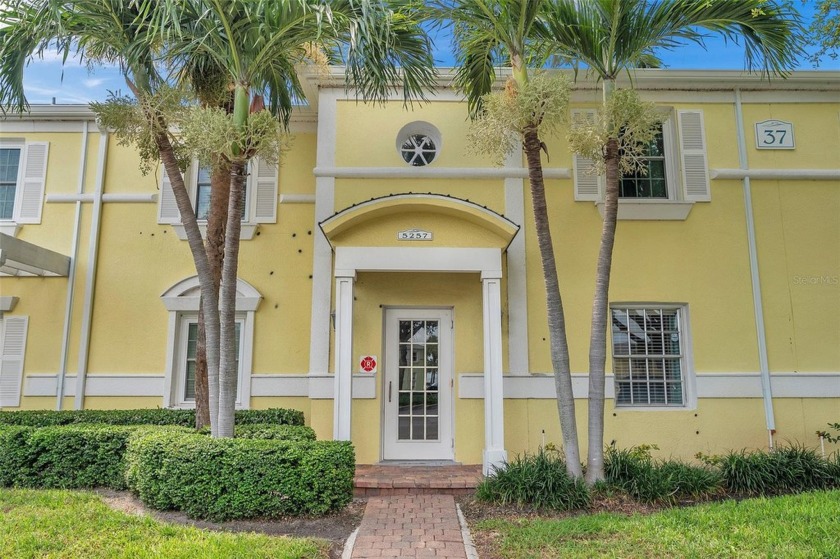 Here is your chance to live in Paradise. This updated two - Beach Condo for sale in St. Petersburg, Florida on Beachhouse.com