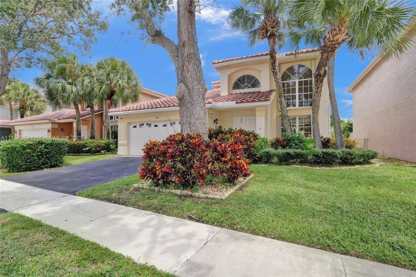 Beautifully updated and maintained 3/2.5 plus 2 car garage home - Beach Home for sale in Margate, Florida on Beachhouse.com