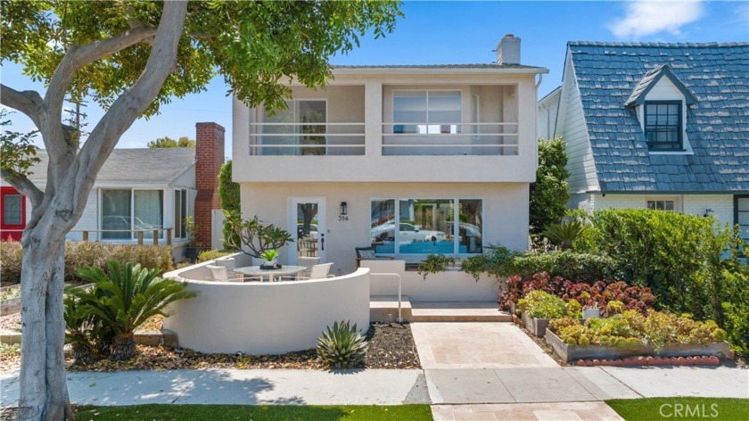 This stunning contemporary home is situated in the highly - Beach Home for sale in Corona Del Mar, California on Beachhouse.com