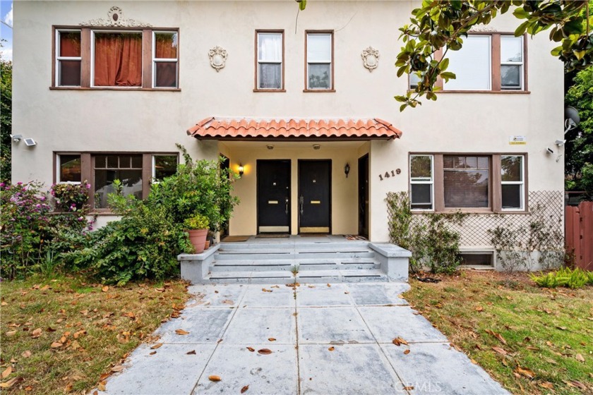 Stunning quadruplex heart of Santa Monica. Large backyard that - Beach Townhome/Townhouse for sale in Santa Monica, California on Beachhouse.com