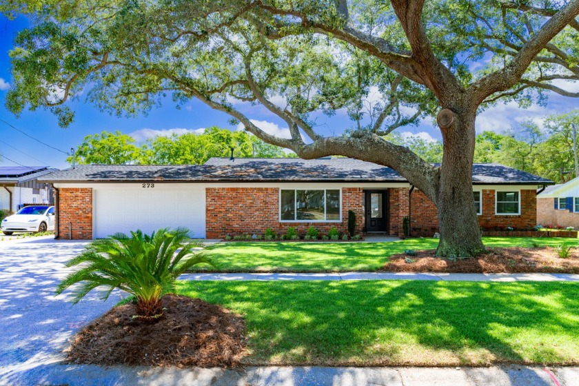 Welcome to your dream oasis! Nestled in a serene neighborhood - Beach Home for sale in Fort Walton Beach, Florida on Beachhouse.com