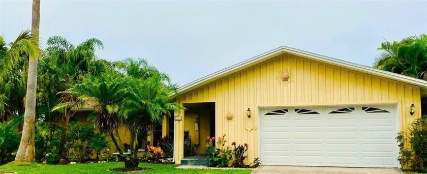 Enjoy your private waterfront paradise completely untouched by - Beach Home for sale in Clearwater, Florida on Beachhouse.com
