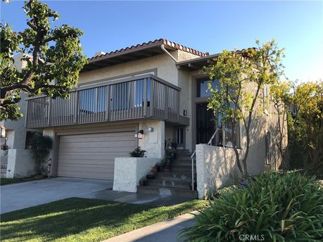 This beautiful end-unit town home has been meticulously cared - Beach Townhome/Townhouse for sale in Rancho Palos Verdes, California on Beachhouse.com