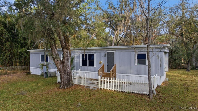 Well-maintained and thoughtfully remodeled single-wide mobile - Beach Home for sale in Crystal River, Florida on Beachhouse.com