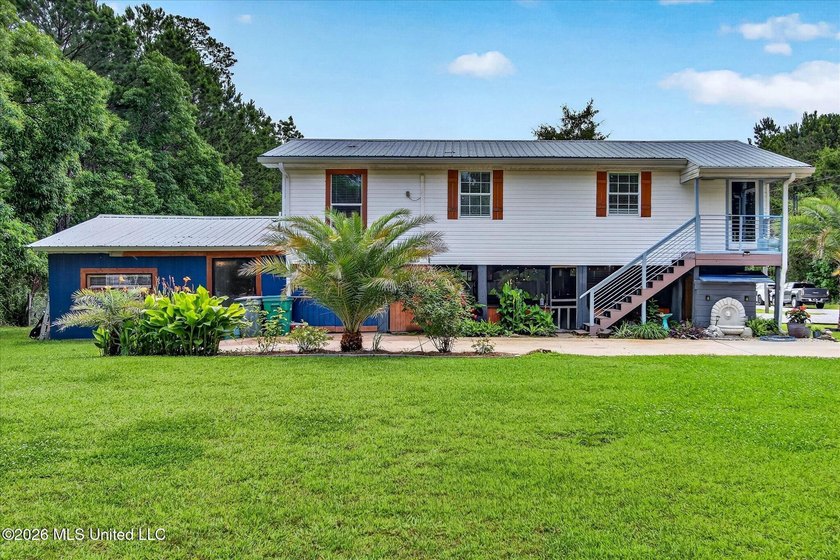 uTucked away on three beautifully landscaped lots, this - Beach Home for sale in Bay Saint Louis, Mississippi on Beachhouse.com