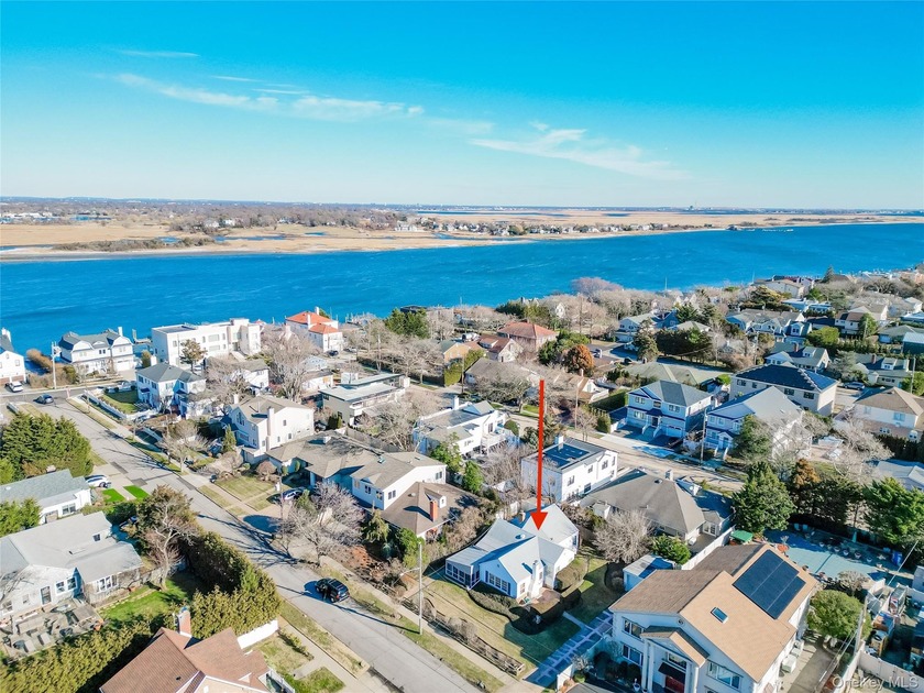Just a few houses from the ocean, this three-bedroom - Beach Home for sale in Atlantic Beach, New York on Beachhouse.com