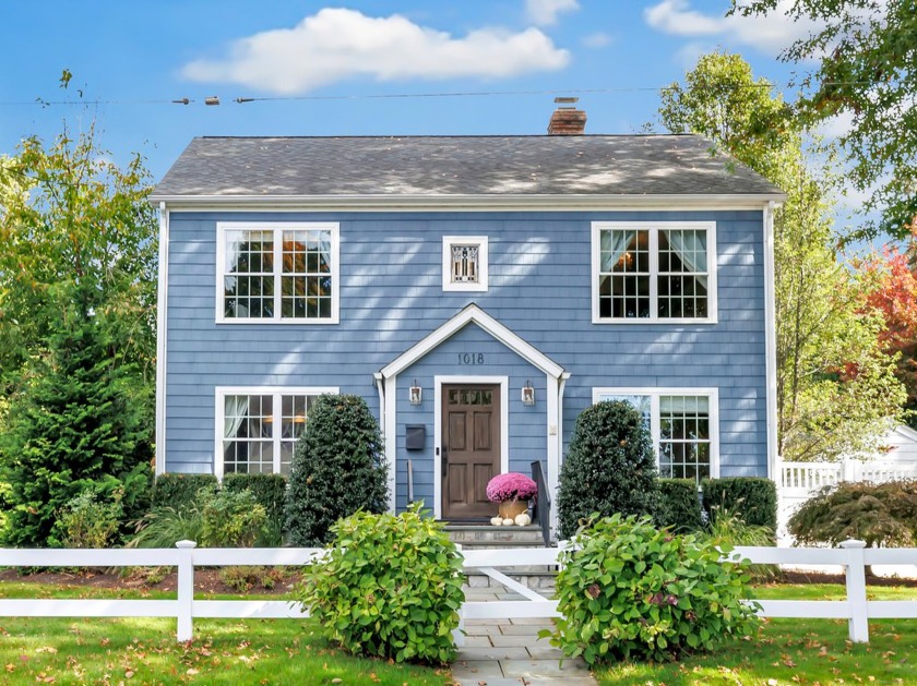 This charming Colonial in the University area is picture-perfect - Beach Home for sale in Fairfield, Connecticut on Beachhouse.com