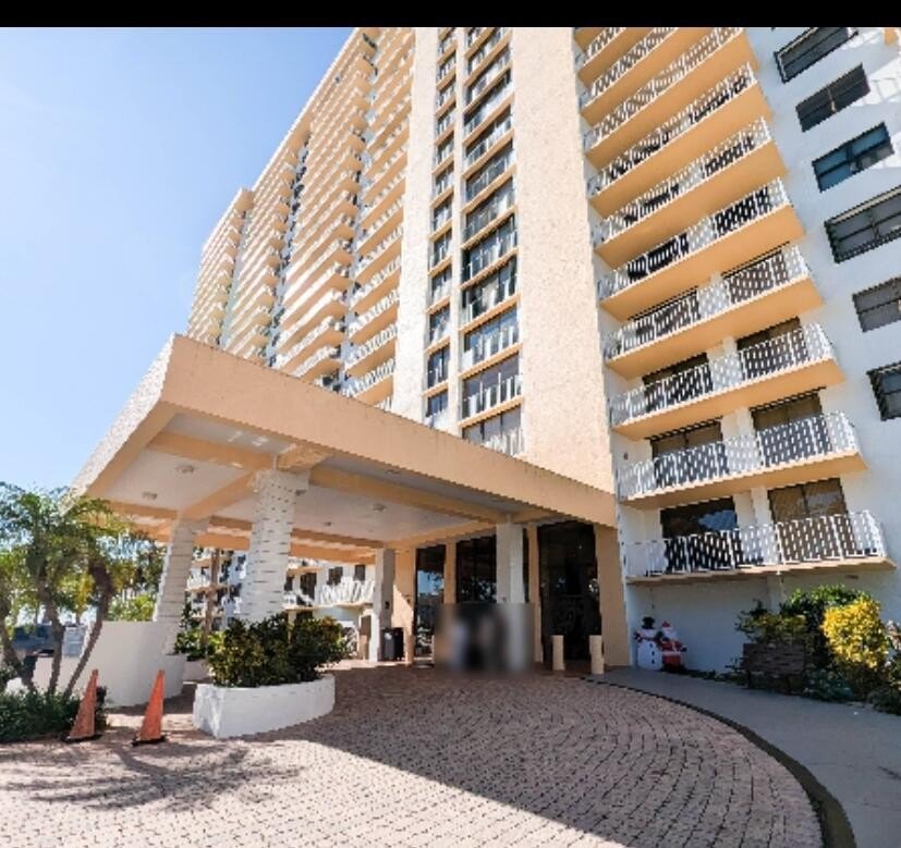 Located in Sunny Isles Beach, this residence provides the - Beach Condo for sale in Sunny Isles Beach, Florida on Beachhouse.com