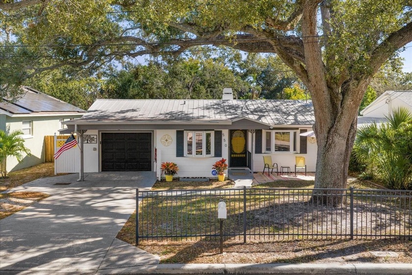 Welcome home to this charming and nicely maintained 2-bedroom - Beach Home for sale in Largo, Florida on Beachhouse.com
