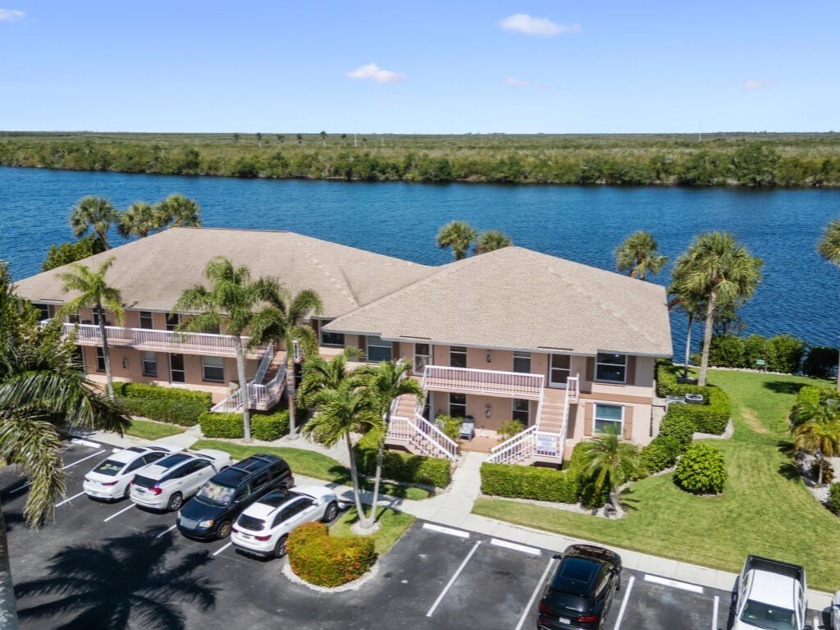 It's another day in paradise in this beautiful 2 bedroom 2 - Beach Condo for sale in Naples, Florida on Beachhouse.com