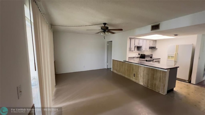 Extremely low HOA: $283.00 a month!! **Seller will contribute to - Beach Townhome/Townhouse for sale in Margate, Florida on Beachhouse.com