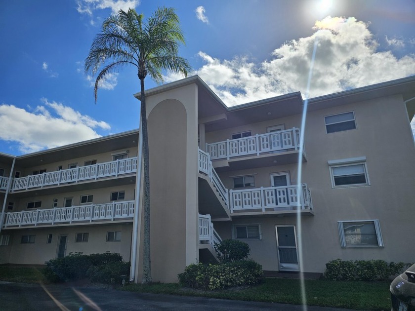 A vibrant 55+ community located in Lake Worth, Florida, offering - Beach Condo for sale in Lake Worth, Florida on Beachhouse.com