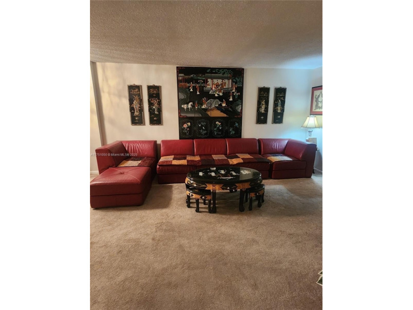 Beautiful and spacious updated 1 bedroom 1 1/2 bath  condo in a - Beach Condo for sale in Hollywood, Florida on Beachhouse.com