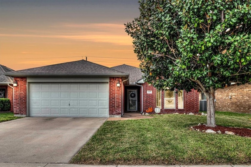 Welcome home to this beautiful 3 bedroom, 2 bath brick home - Beach Home for sale in Corpus Christi, Texas on Beachhouse.com