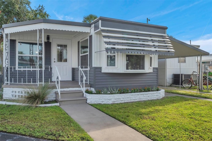 BEAUTIFULLY RENOVATED (major renovation in 8/2024) unit in the - Beach Home for sale in Tampa, Florida on Beachhouse.com