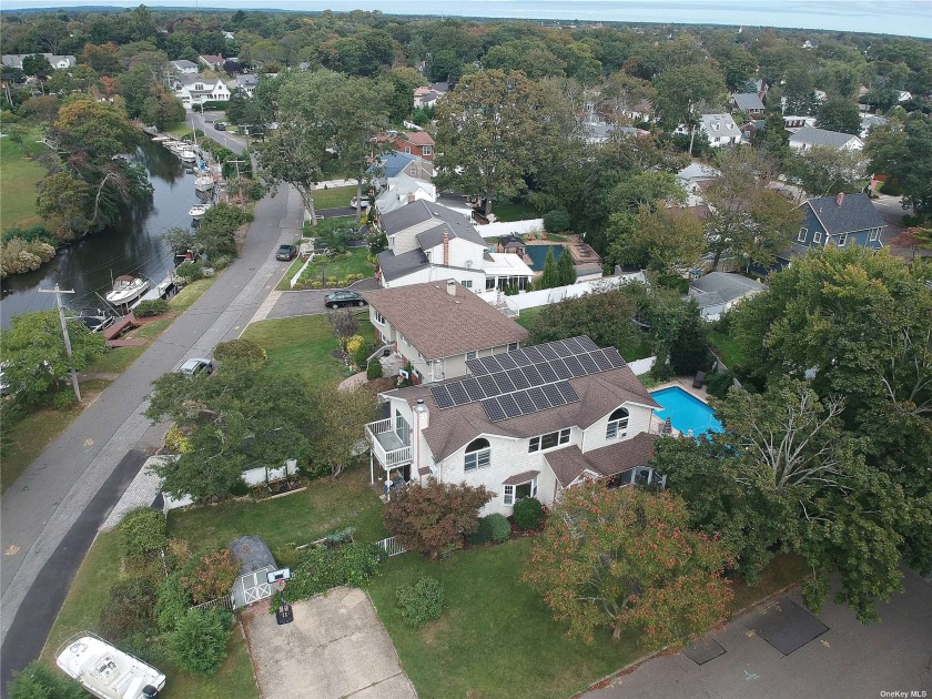 This Beach Club community offers docking rights and is steps - Beach Home for sale in Babylon, New York on Beachhouse.com