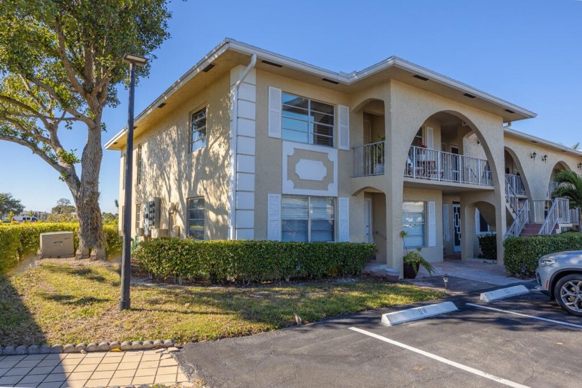 Beautifully decorated unit in 55 + community. Fresh and clean 2 - Beach Condo for sale in Delray Beach, Florida on Beachhouse.com