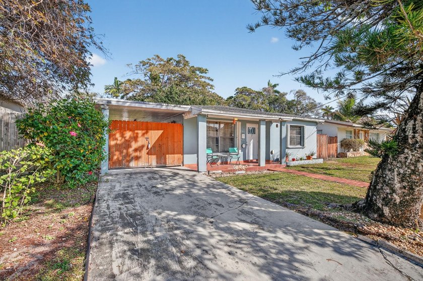 UNIQUE OPPORTUNITY TO PURCHASE THIS CHARMING 2 BED/2 BATH HOME - Beach Home for sale in Hallandale Beach, Florida on Beachhouse.com