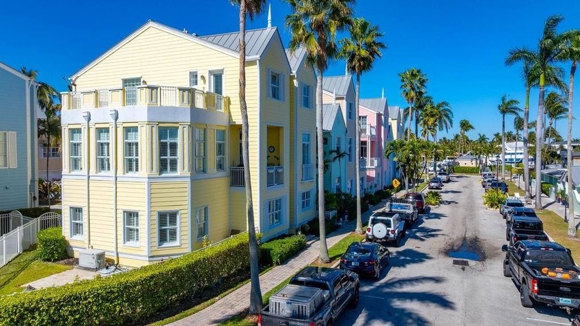 Great opportunity to own one of the largest townhouses in - Beach Townhome/Townhouse for sale in Lighthouse Point, Florida on Beachhouse.com