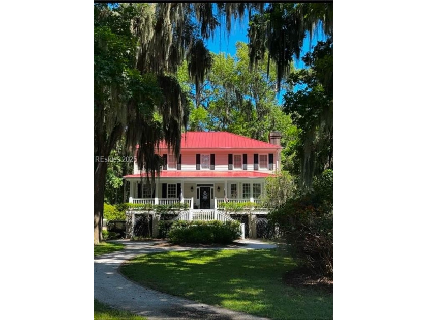 Beautiful southern style home sitting on almost an acre lot with - Beach Home for sale in Daufuskie Island, South Carolina on Beachhouse.com